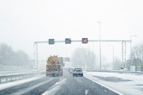 Oostenrijkse wintersportliefhebbers massaal onderweg naar Nederland na geruchten over sneeuw