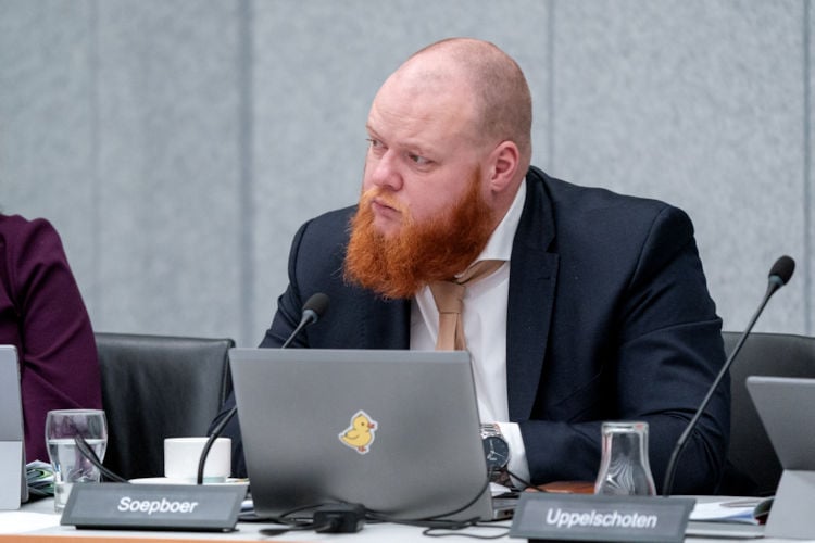 NSC opgelucht na vertrek Soepboer: “Eindelijk mogen we weer Nederlands praten tijdens vergaderingen”