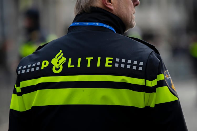 Bijna helft wijkagenten loopt weleens om uit angst voor onveilige jonge vrouwen