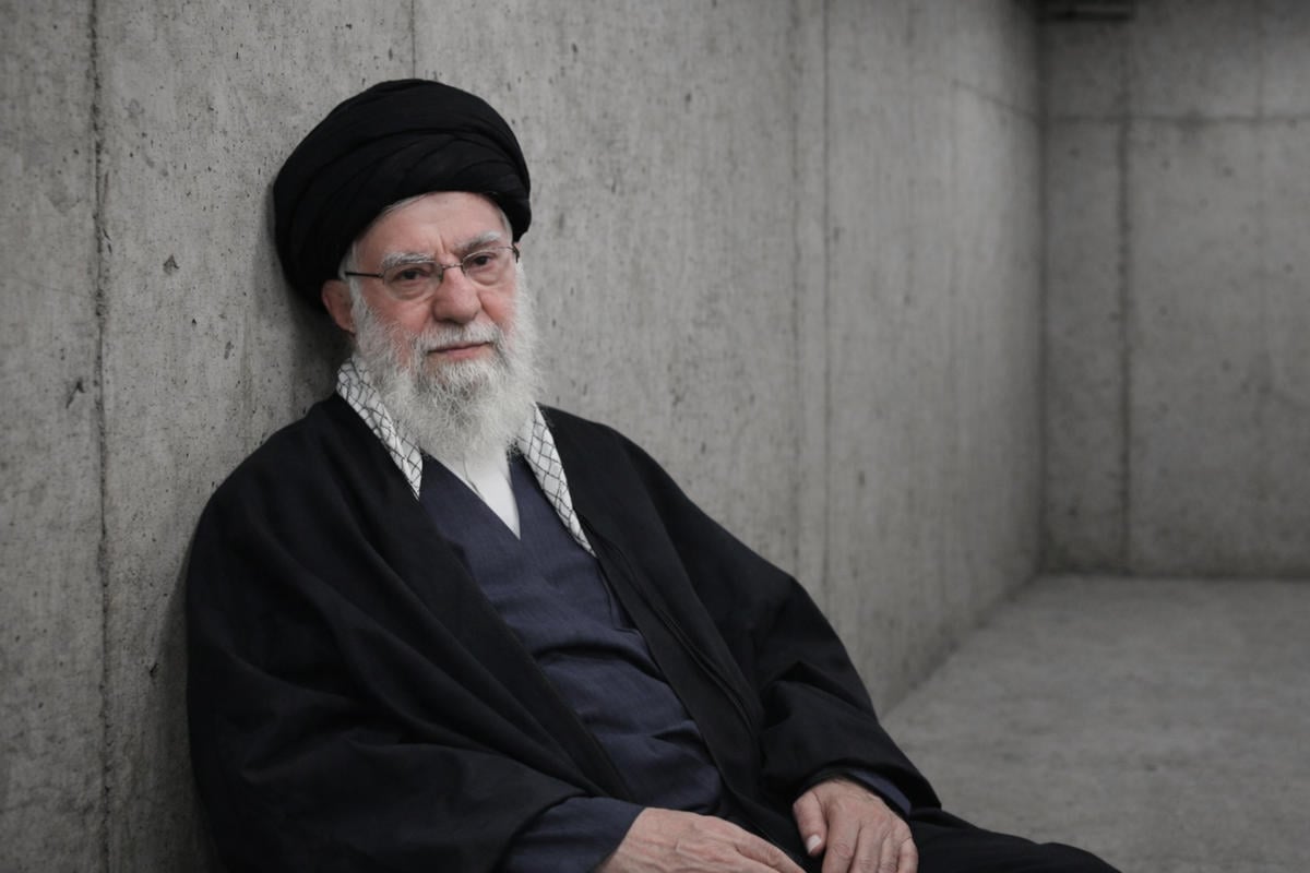 86-jarige ayatollah Khamemei wil van VS weten of wapenstilstand betekent dat hij de schuilkelder mag verlaten