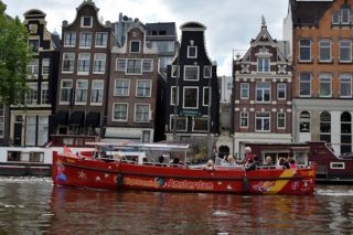 amsterdam-rondvaartboot-toerisme-toeristen
