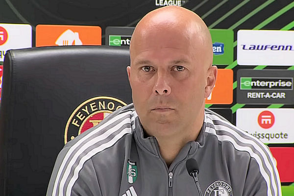 Trainer Arne Slot blij dat Feyenoord weer wordt aangemerkt als een voetbalclub