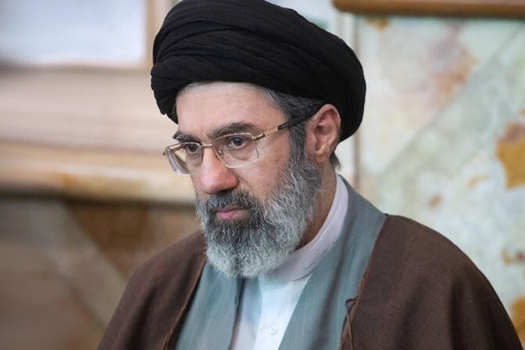 Nieuwe ayatollah is wéér een man, diversiteitscommissie teleurgesteld