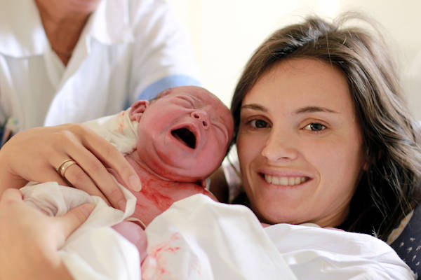 Vrouw baart jongste persoon ter wereld