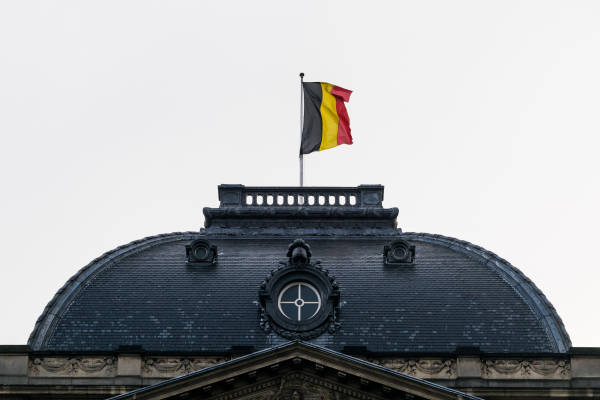 Ook in België hangt vlag nu ondersteboven