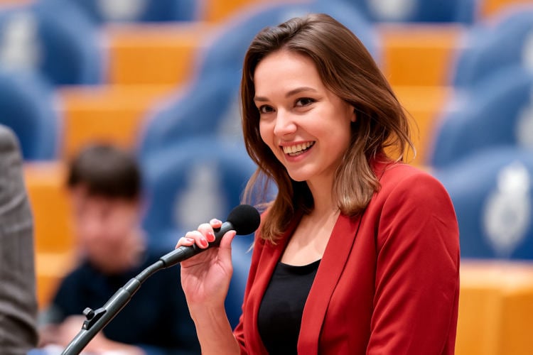VVD kiest piepjonge kandidatenlijst. Wat maakt de partij zo populair onder jongeren?
