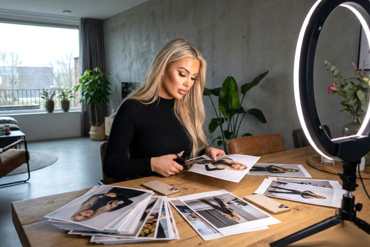 Nederlandse influencers gaan hun belangrijkste posts uitprinten en opsturen naar Iran