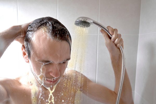 “Douchen met toiletwater scheelt mij honderden euro’s per jaar”