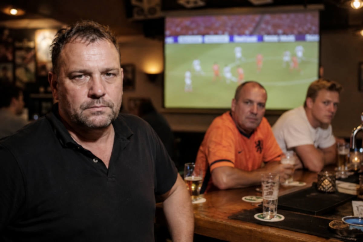 Gronings café toont WK in ingetogen sfeer: “Krachtig statement tegen Trump”