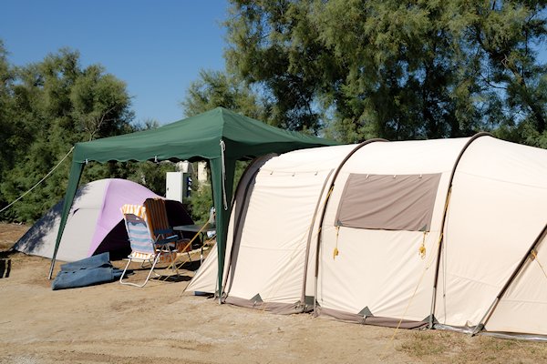 Nederlandse vakantiegangers op Franse campings beland: “Ik moest slapen in een tent”