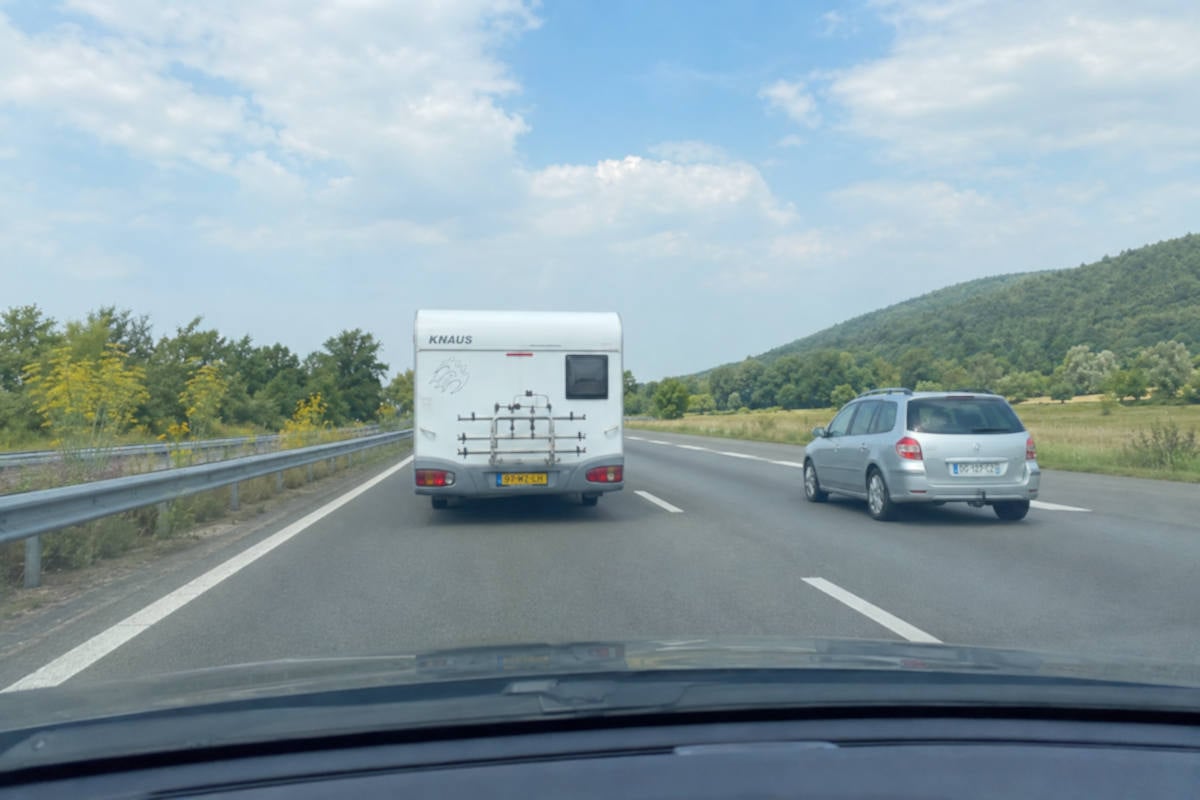 Nederlandse caravan begint onder Parijs inhaalmanoeuvre in en hoopt die bij Lyon te voltooien