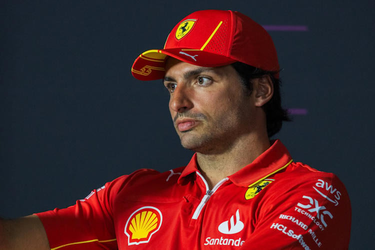 FIA overweegt boete voor Sainz wegens verwijderen blindedarm