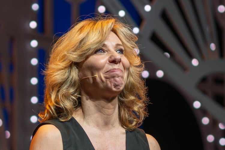 NPO vraagt Claudia de Breij voor oudejaarsconference: “Humor is nu niet gepast”