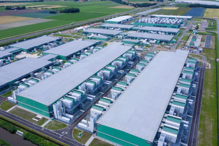 Energieslurpende datacenters gaan alle toiletverlichting direct vervangen door LED-lampen