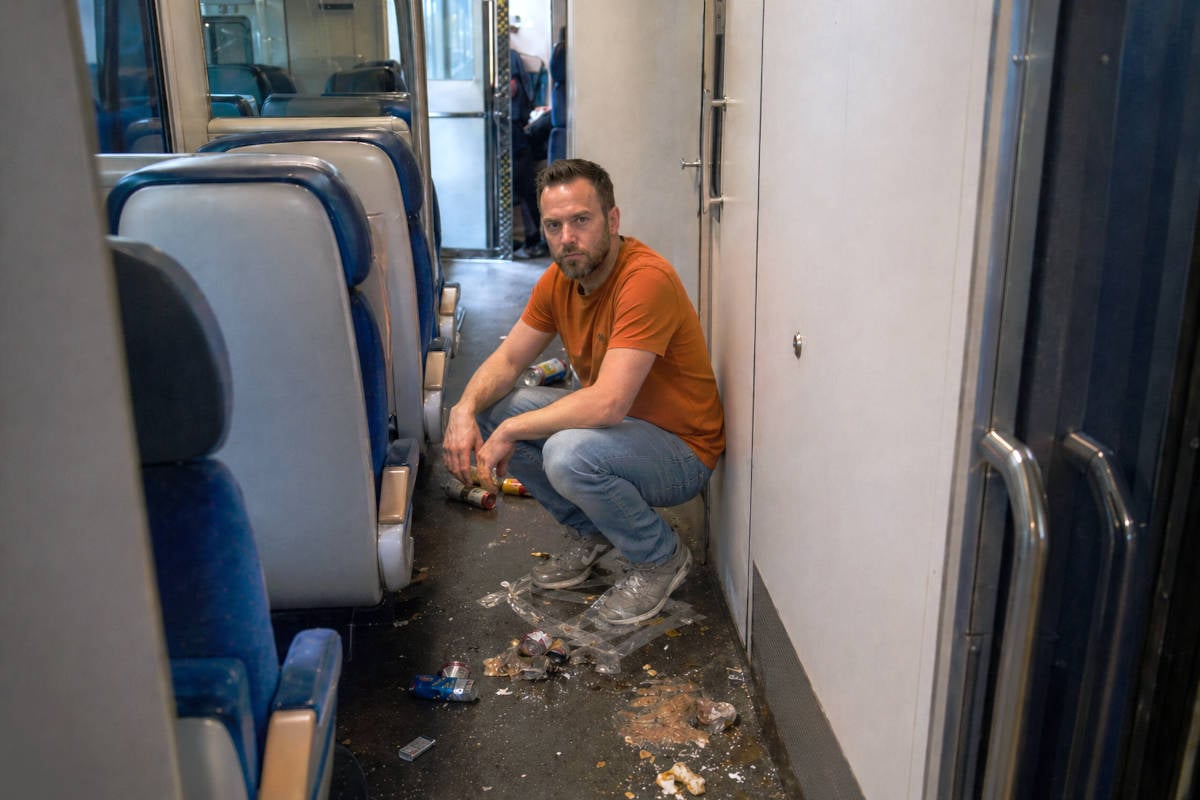 Vastgeplakte reiziger (34) pendelt al sinds Koningsdag noodgedwongen tussen Schiphol en Venlo