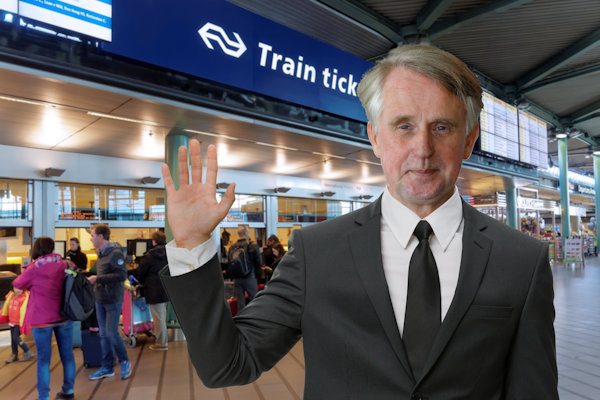Vertrek Dick Benschop bij Schiphol verliep soepel: “Hij heeft de trein genomen”