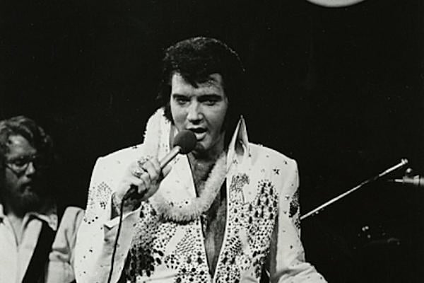Nieuw onderzoek: Elvis identificeerde zich waarschijnlijk als vrouw