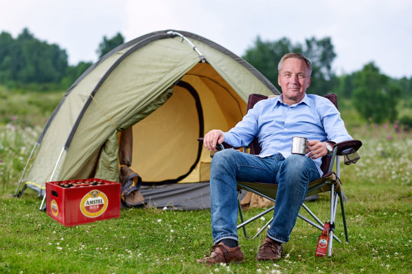Staatssecretaris Van der Burg gaat ook een weekendje kamperen uit solidariteit met asielzoekers Ter Apel