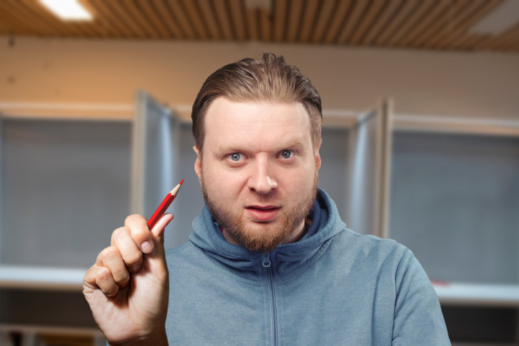 Erik (35) walgt van linkse beïnvloeding bij Europese verkiezingen: “Niet toevallig dat potloodje rood is”