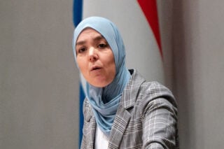 Kamerlid Esmah Lahlah pleit voor meer burgemeesters in de Tweede Kamer Kamerlid Esmah Lahlah pleit voor meer burgemeesters in de Tweede Kamer