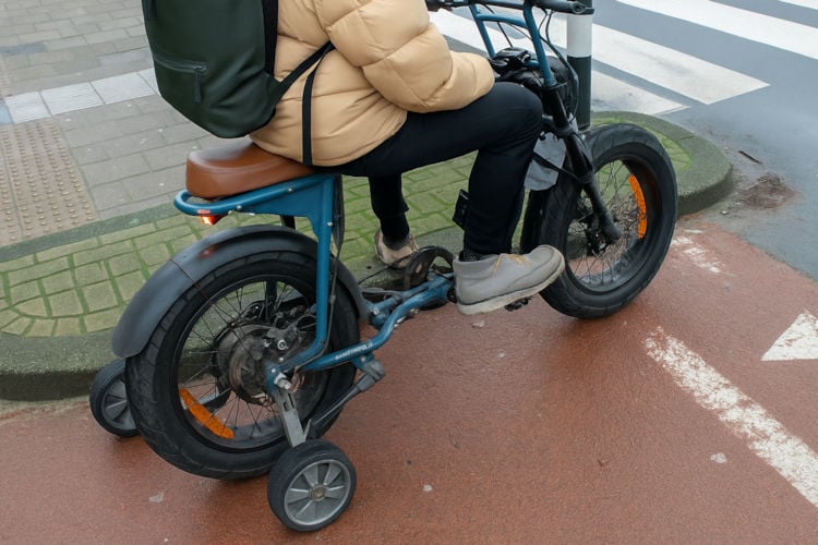 Fatbikerijders eisen naast helmplicht ook zijwieltjes