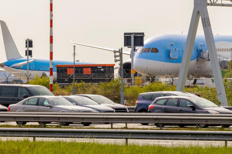 Schiphol moeilijk bereikbaar door wegwerkzaamheden: “Lastig te voorspellen wanneer mensen op vakantie willen”