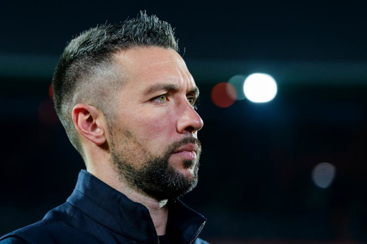 Farioli verlaat Ajax na meningsverschil: “Hij weigerde naar de kapper te gaan”
