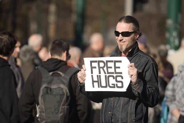 Free hugs-industrie weer bijna terug op het niveau van vóór corona