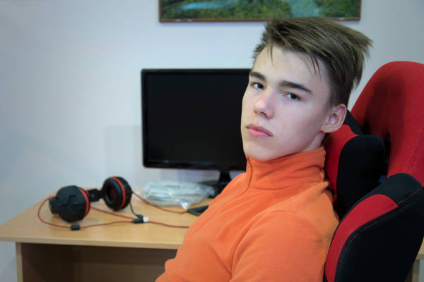 Nederlandse gamer Daan (15) meldt zich voor strijd in Oekraïne: “Hier heb ik jarenlang voor getraind”