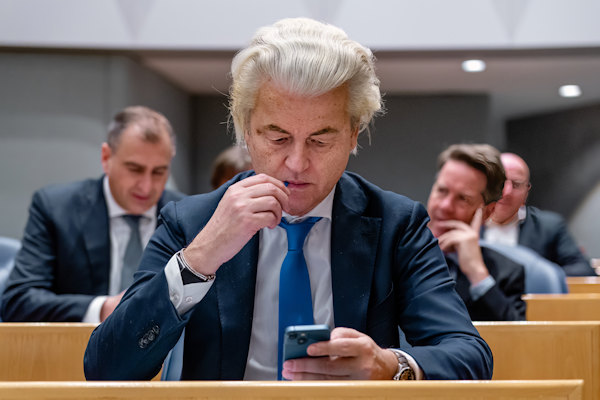 Spanning in Den Haag loopt op: mag Geert Wilders nog een keer de PVV leiden?