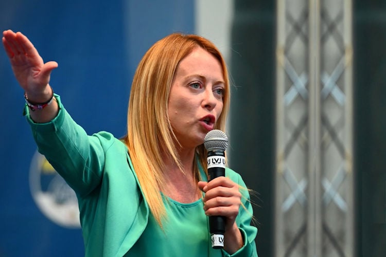 Italiaanse premier Meloni wil falende populisten uit het buitenland adopteren