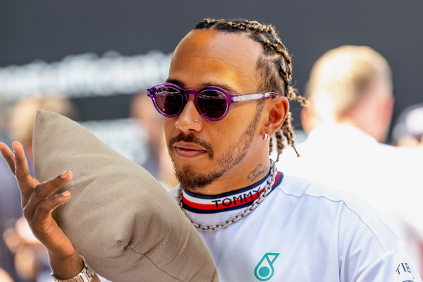Hamilton mag rest van seizoen racen met extra kussentje