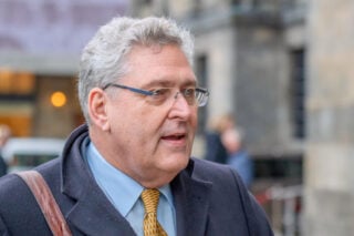 Henk Krol mogelijk nieuwe leider van GroenLinks-PvdA: “Ik verwacht elk moment een telefoontje”