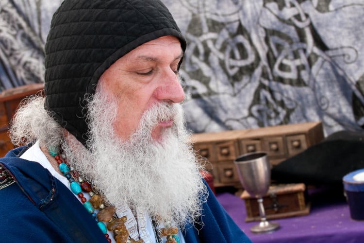 Dit voorspelt paragnost Henk Lusivier voor 2026