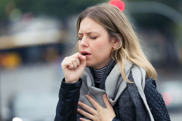 Hoestschaamte: durft u nog te hoesten?