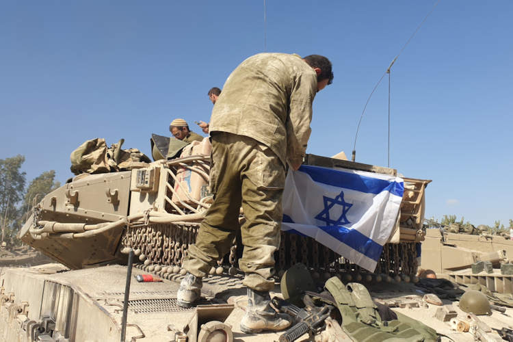 Israël ontslaat militairen voor dodelijke aanval op hulpverleners: “De opdracht was: alléén Palestijnse burgers”