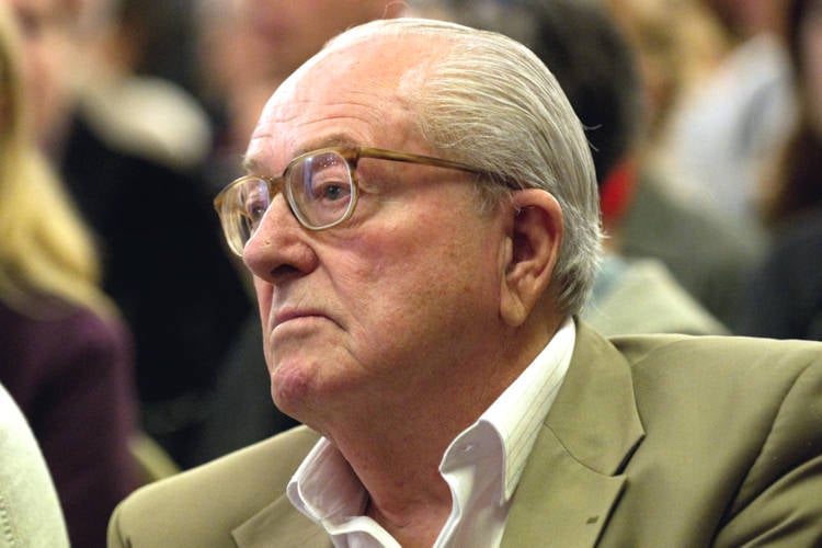 Franse politicus Jean-Marie Le Pen (96) ontmoet overleden slachtoffers concentratiekampen