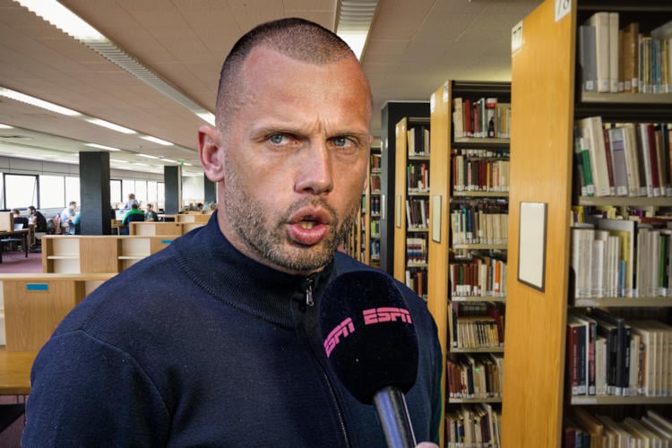 Ajax-trainer Heitinga volgt filosofiecursus in de hoop succes Farioli te evenaren