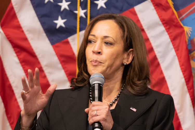 Kranten bevestigen: Kamala Harris is inderdaad een vrouw