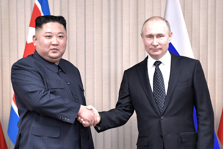 Poetin zoekt toenadering tot alom gerespecteerde wereldleiders als Kim Jong-un