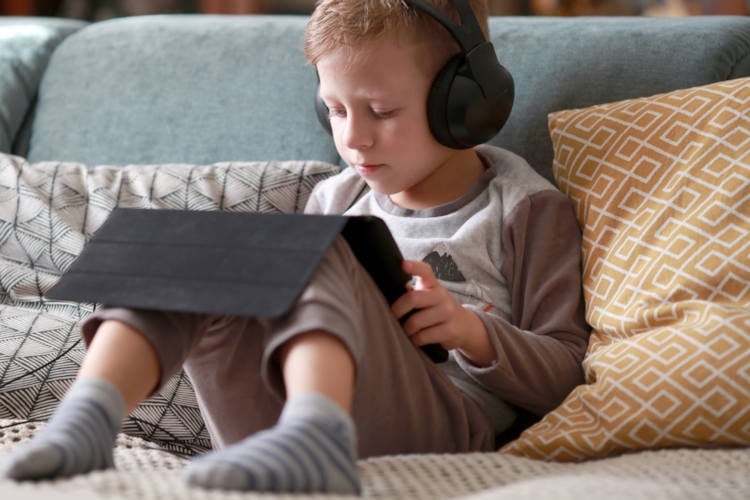 Kabinet komt met richtlijn Gezond Schermgebruik: “Voorkomen dat kinderen te snel vertrouwd raken met technologie”