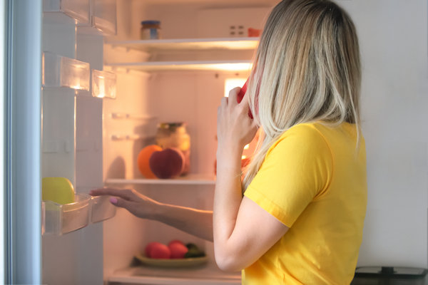 Chalana (28) zet haar koelkast een paar graadjes lager om energie te besparen