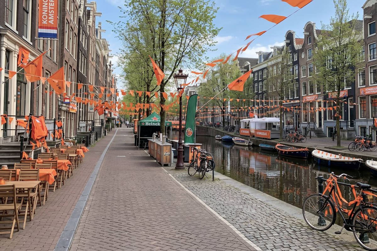 Amsterdam heeft strenger Koningsdagbeleid: geen glas, geen versterkte muziek en bij voorkeur ook geen mensen