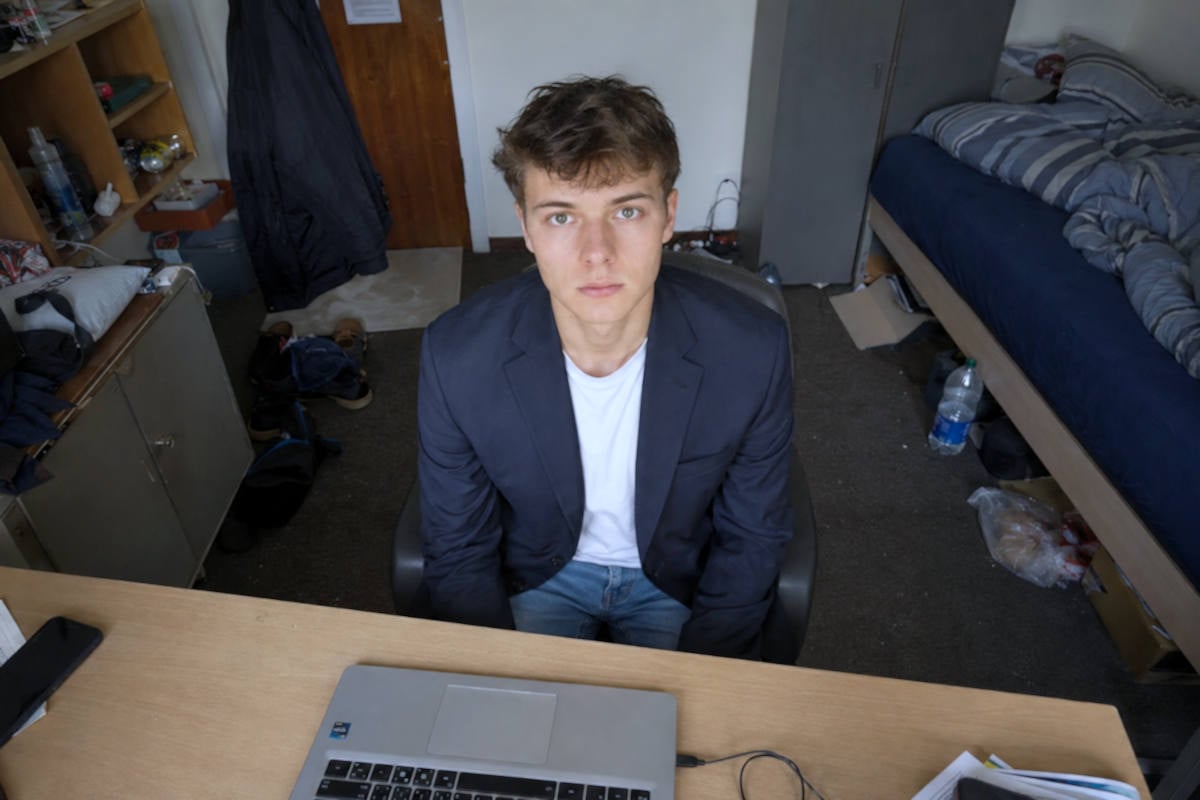 Lars (23) haalde 43.000 euro aan durfkapitaal op bij DUO: “Investeerders zien blijkbaar iets in mij”