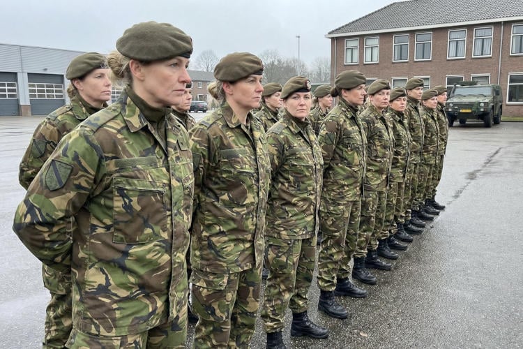 Máxima-effect: Steeds meer vrouwelijke reservisten willen koningin worden