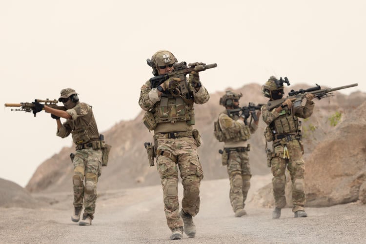 Trump wil 10.000 zwaarbewapende vredesonderhandelaars naar Iran sturen