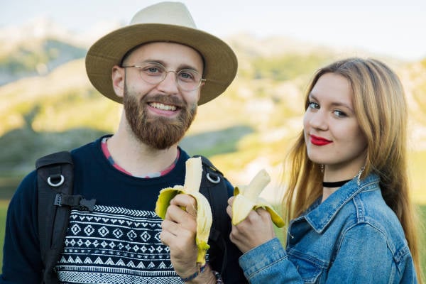 Milieufreaks Maikel en Evi gooien zelfs hun bananenschillen in de afvalbak