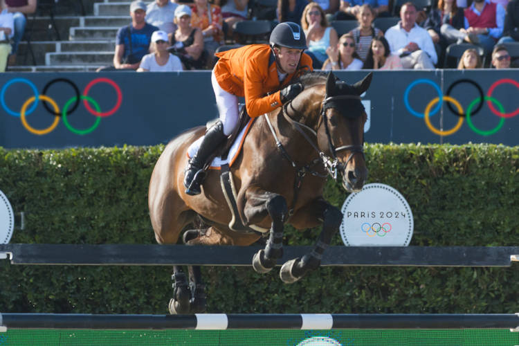 Olympisch paard Beauville door naar finale ondanks man op de rug