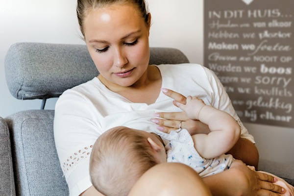 Gelderse Mariska (25) wint Nationale Moedermelktest
