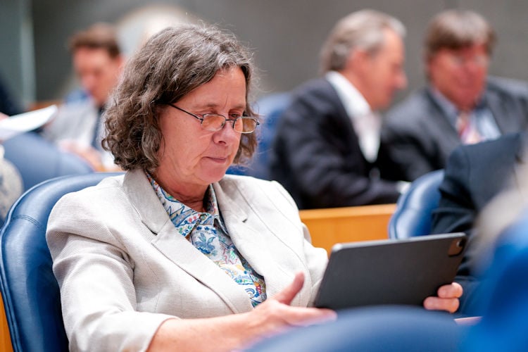 Minister Faber stoort zich aan grote hoeveelheid Turken op het veld bij kwartfinale EK